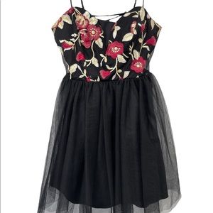 Social Code Formal Floral Embroidered Tulle Lined Dress Size 7 Junior